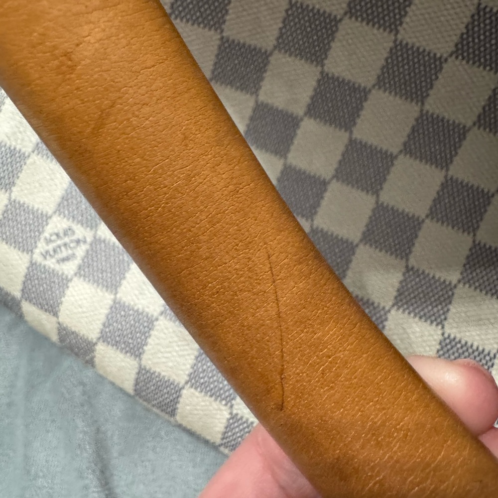 Authentic Louis Vuitton Artsy Damier Azur MM - Picture 13 of 15
